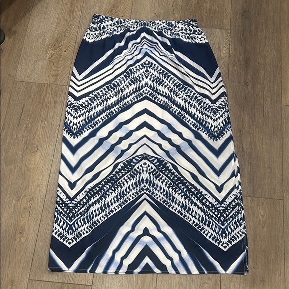 Chico's Blue White Chevron Side Split Skirt Nautical Beachy Size 1/Medium - Picture 1 of 8